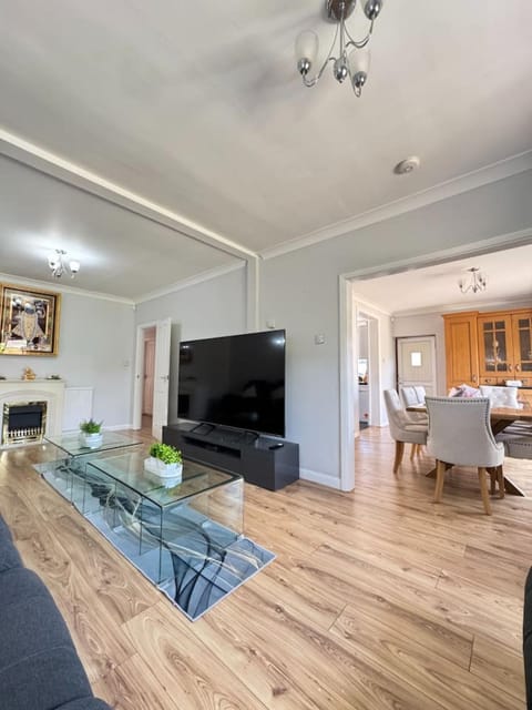 TV and multimedia, Living room, Seating area