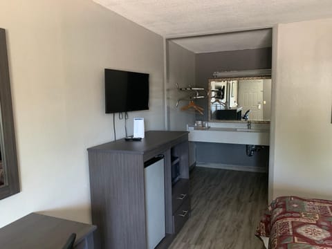 Executive Inn Hotel in Locust Grove