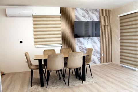 TV and multimedia, Seating area, air conditioner