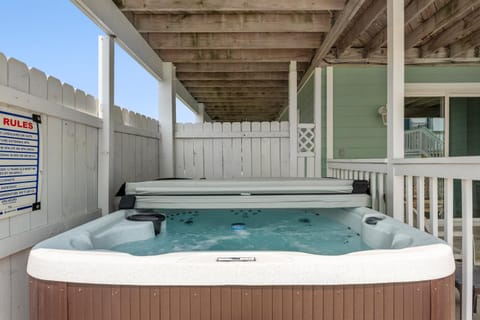 The Happy Crab House in Roanoke Island