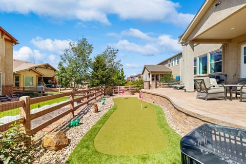Paw and Peak Lodge House in Black Forest