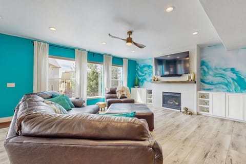 Paw and Peak Lodge House in Black Forest