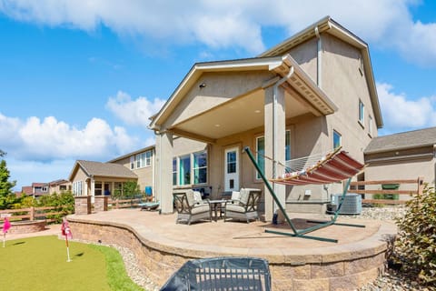 Paw and Peak Lodge House in Black Forest