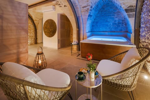 Hot Tub, Sauna, Spa and wellness centre/facilities