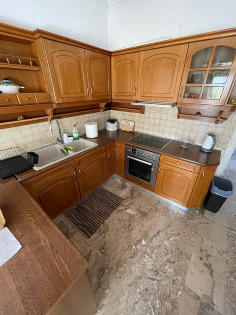Kitchen or kitchenette, oven, stove