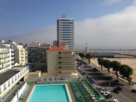 Nearby landmark, Restaurant/places to eat, Neighbourhood, Balcony/Terrace, Beach, On site, Supermarket/grocery shop, Shopping Area, Swimming pool