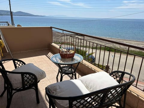 Balcony/Terrace, Beach, Mountain view, Sea view