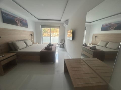 Bed, TV and multimedia, Balcony/Terrace, Bedroom