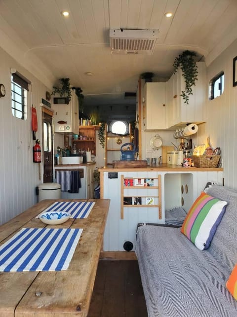 Monroe Horsebox Glamping Campground/ 
RV Resort in Porthleven