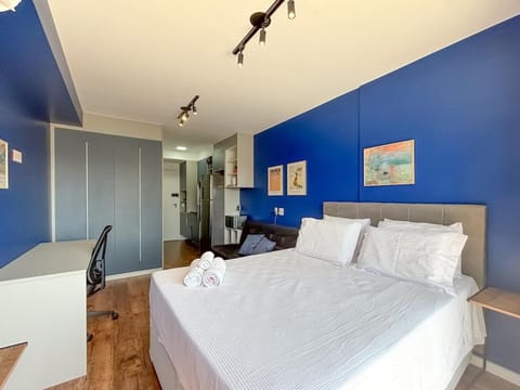 Bed, Kitchen or kitchenette, Photo of the whole room, Business facilities, Seating area, Bedroom