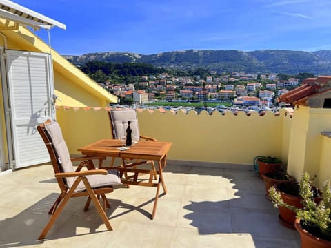 KING RESIDENCE OLD TOWN RAB - Adults Only Apartment in Lika-Senj County