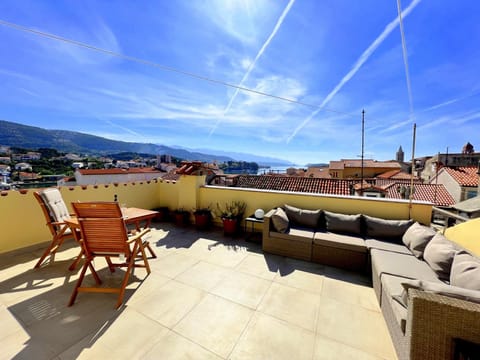 KING RESIDENCE OLD TOWN RAB - Adults Only Apartment in Lika-Senj County