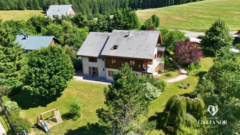 Property building, Spring, Natural landscape, Garden, Garden view