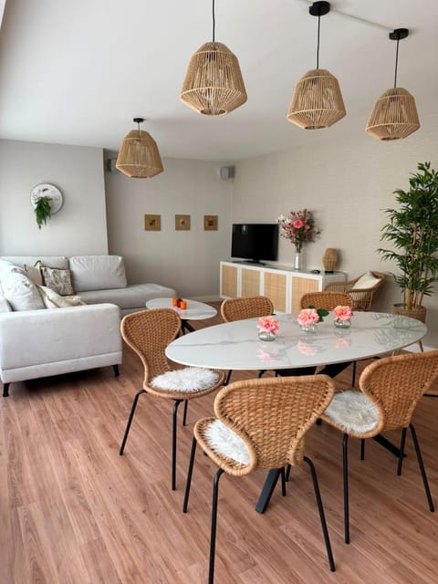 Living room, Seating area, Dining area
