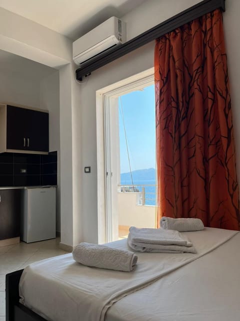 Near beach Rooms Apartment in Sarandë