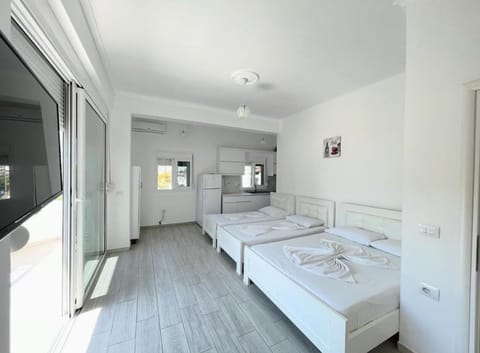 Near beach Rooms Apartment in Sarandë