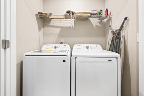 Elegant Escape Near Six Flags with WiFi, AC House in Mableton