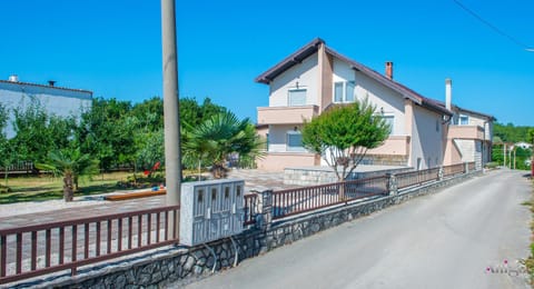 Property building, Day, Neighbourhood, Street view