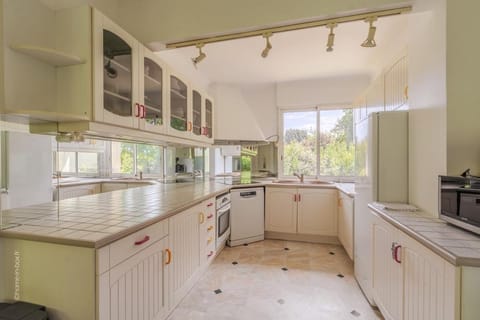 Beautiful House 12 Person 20min Paris - Disney Villa in Chelles