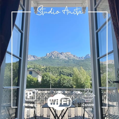 View (from property/room), Balcony/Terrace, Mountain view, Parking, internet