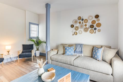 Less Than half Mi to The Strand Historic Galveston Apt! Apartment in Texas City