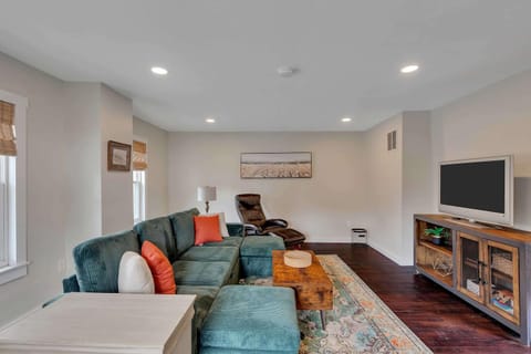 Charming Family Saratoga Home Walk to Track & Downtown House in Saratoga Springs