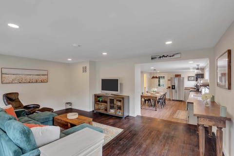 Charming Family Saratoga Home Walk to Track & Downtown House in Saratoga Springs