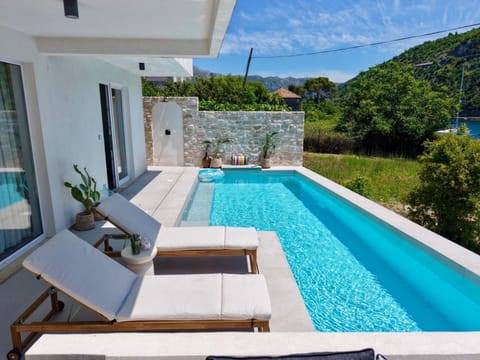 Pool view, Swimming pool, sunbed