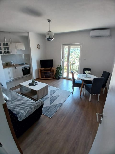 TV and multimedia, Living room, air conditioner