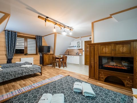 Bed, Kitchen or kitchenette, Photo of the whole room, Bedroom, towels