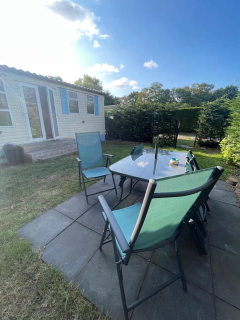 Ibiza chalet in natuurlijke omgeving Campground/ 
RV Resort in North Brabant (province)