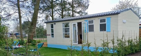 Ibiza chalet in natuurlijke omgeving Campground/ 
RV Resort in North Brabant (province)
