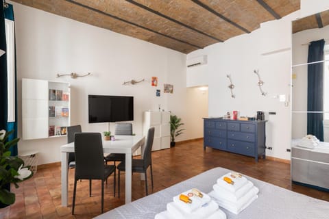 TV and multimedia, Living room, Dining area