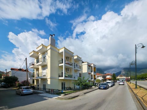 Property building, Mountain view, Street view