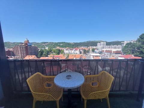 Day, View (from property/room), Balcony/Terrace, Dining area, City view