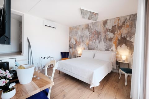 Bed, TV and multimedia, Photo of the whole room, Bedroom, air conditioner