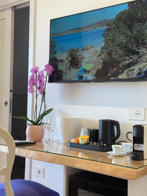 Coffee/tea facilities, Food and drinks, minibar