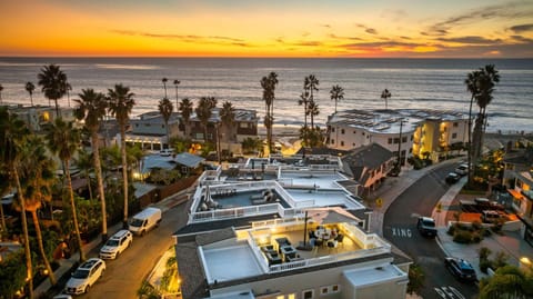 La Jolla Panoramic Ocean Retreat with Rooftop House in La Jolla