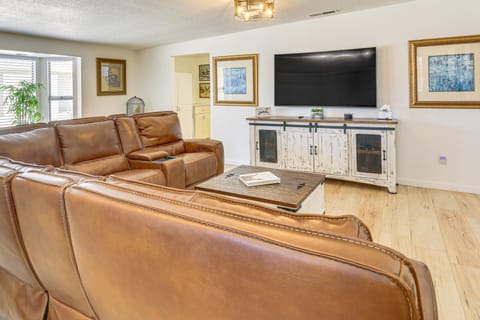 9 Mi to Joshua Tree NP Yucca Valley Home with Pool House in Yucca Valley