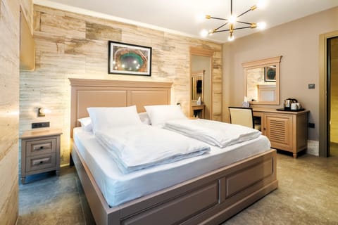 Bed, Bedroom, towels, wardrobe