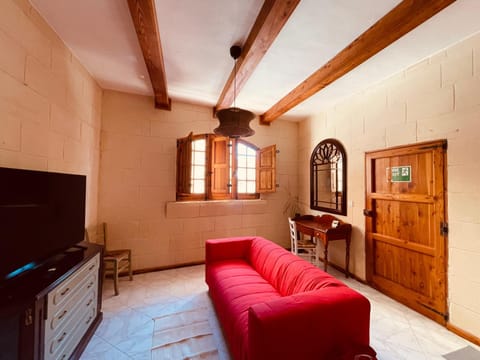 Communal lounge/ TV room, TV and multimedia, Living room, Seating area, Evening entertainment