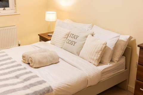 Photo of the whole room, towels