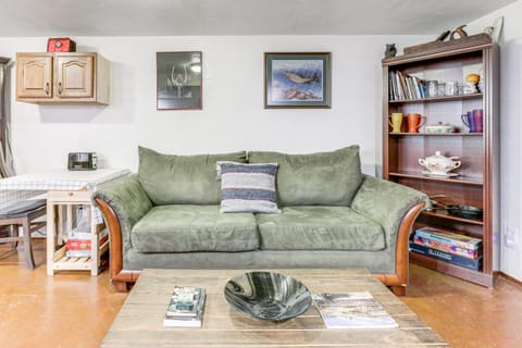 Walk to Main St Carbondale Apt with Shared Patio House in Carbondale