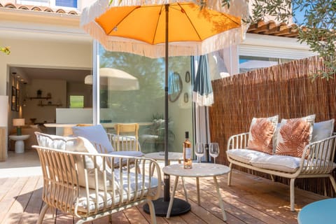 Property building, Garden, Balcony/Terrace