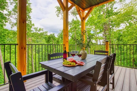 Patio, Spring, Day, Garden, View (from property/room), Balcony/Terrace, Dining area, Garden view