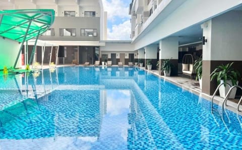 Swimming pool, Swimming pool