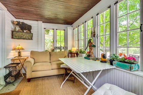 3 Blocks to Indy Motor Speedway Home with Yard! House in Indianapolis