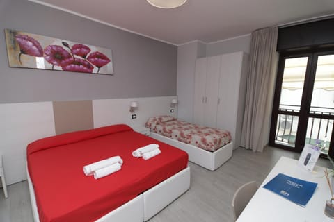 Photo of the whole room, Bedroom, towels