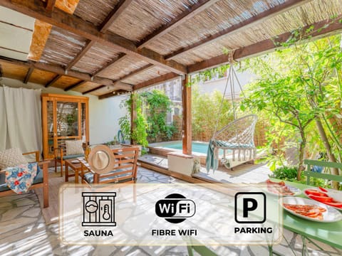 Patio, Garden, Sauna, Seating area, Dining area, Garden view, Swimming pool