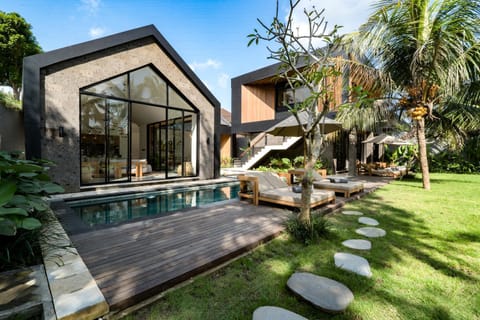 Property building, View (from property/room), Balcony/Terrace, Pool view, Swimming pool, sunbed
